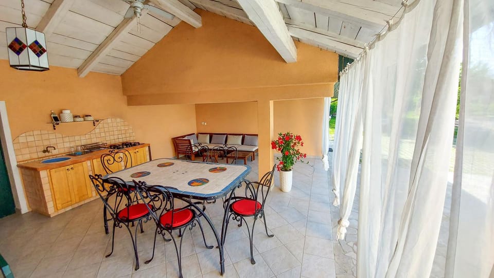 Summer, Dining area, kitchen