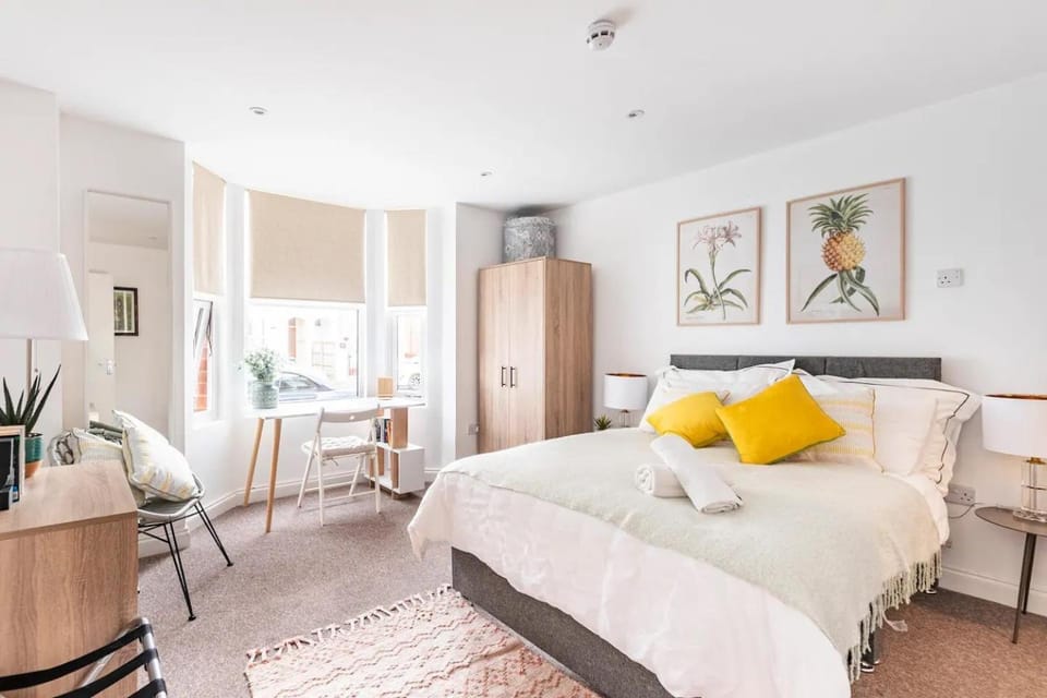 Bed, Bedroom, hair dresser, wardrobe