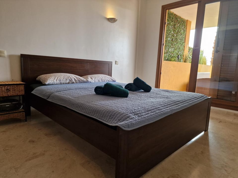 España - PUNTA PRIMA Torrevieja Orihuela Costa - large apartment for 6-people 85m2 and terrace 40m2 central air conditioning Wi-Fi living room kitchen 2 bedrooms 2 bathrooms 3 swimming pools parking security to the sea 200m only 40 min to the airport Apartment in Vega Baja del Segura