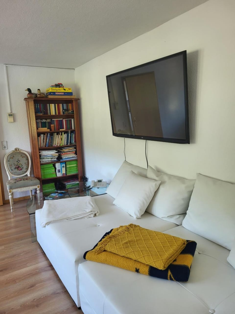 Library, TV and multimedia, Living room, Seating area