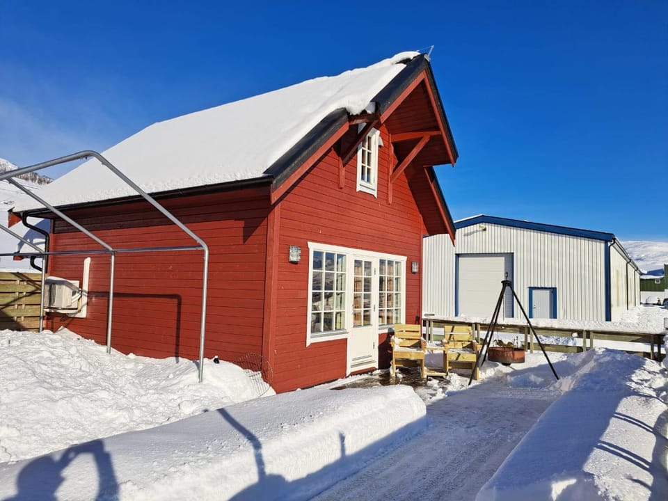 Property building, Day, Winter