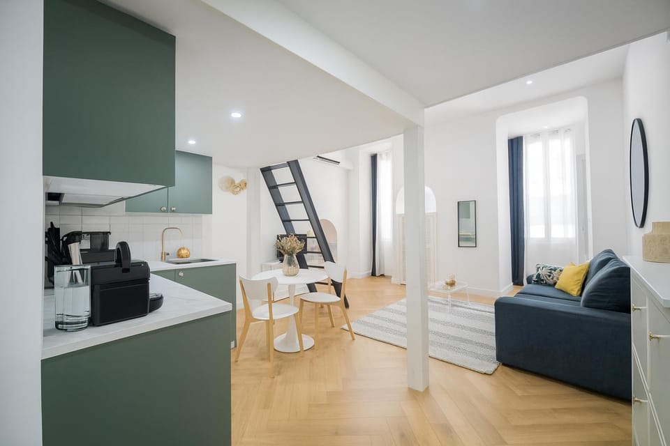 TV and multimedia, Kitchen or kitchenette, Living room, Dining area