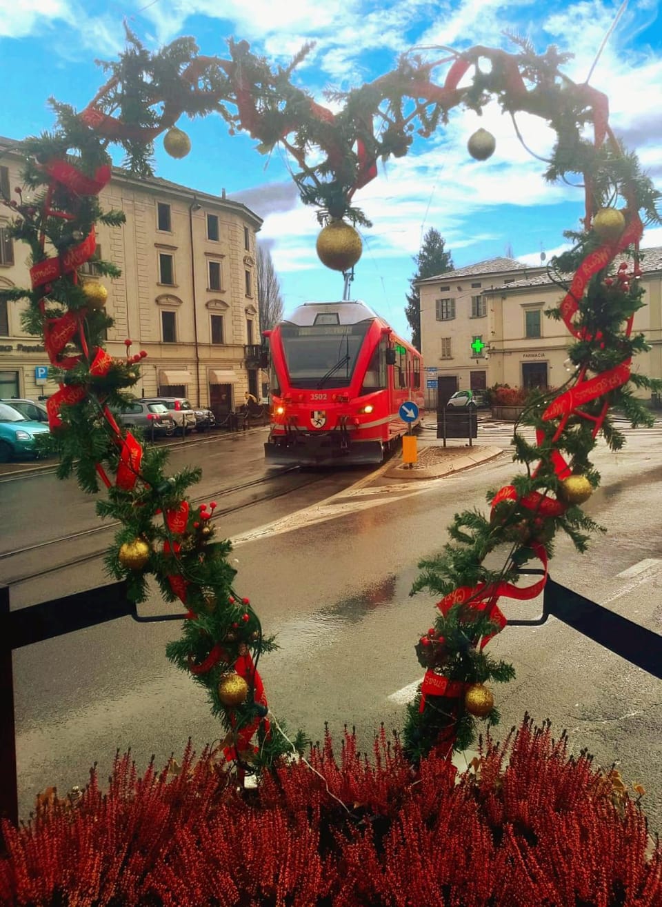 Day, Neighbourhood, Street view, Location, Parking