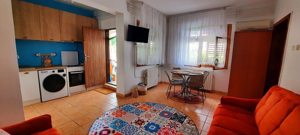 TV and multimedia, Kitchen or kitchenette, Living room, Dining area, minibar, pet friendly, washing machine, dryer