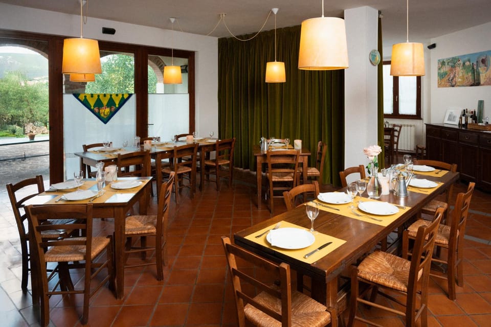 Restaurant/places to eat, Restaurant/places to eat, Living room, Banquet/Function facilities, Seating area