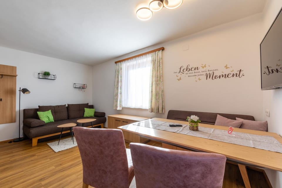 Kitchen or kitchenette, Seating area, Dining area, dishwasher, oven, toaster