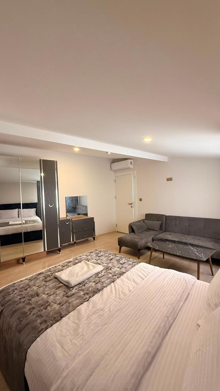 Photo of the whole room, Bedroom, air conditioner