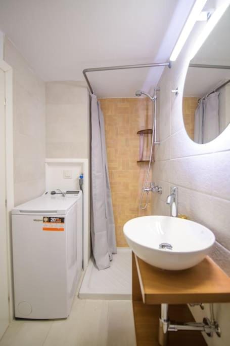 Bathroom, washing machine