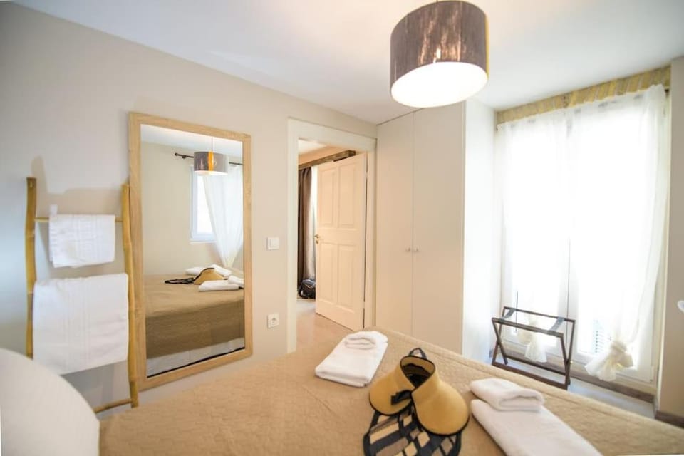 Bed, Bedroom, towels, wardrobe
