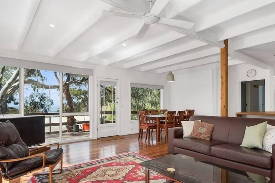 Whispering Gums - Ocean Views, Pet Friendly, EV UNIT 7kW for electric cars, Sleeps 7 House in Lorne
