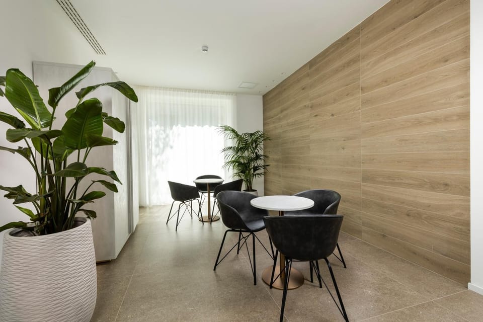 Communal lounge/ TV room, Lobby or reception