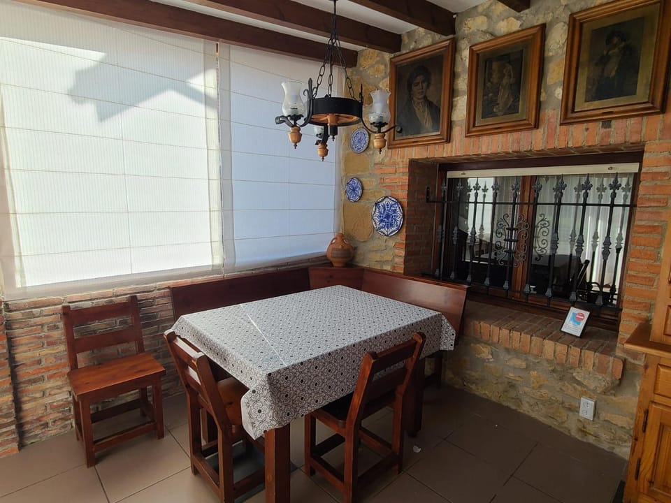 Seating area, Dining area