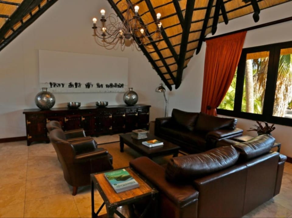 Communal lounge/ TV room