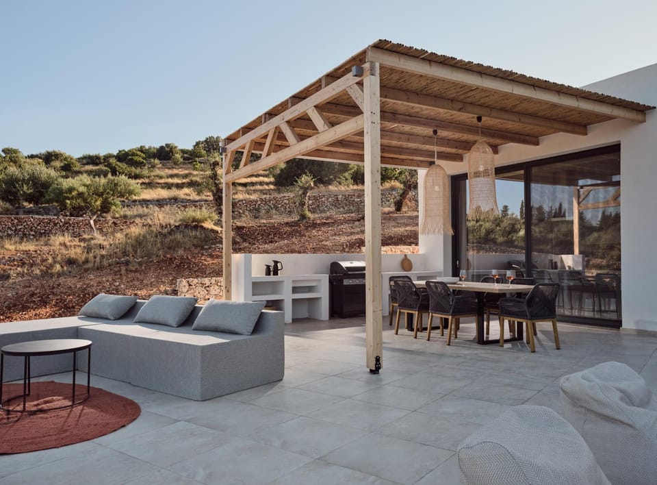 Patio, Day, Natural landscape, BBQ facilities, Seating area, Dining area