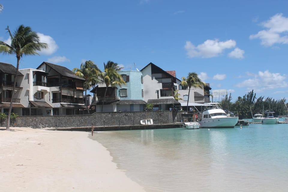 Nearby landmark, Neighbourhood, Other, Beach