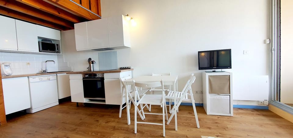 TV and multimedia, Kitchen or kitchenette, Dining area, dishwasher, minibar, pet friendly, stove, toaster