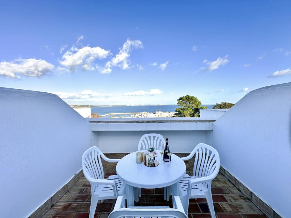 View (from property/room), Balcony/Terrace, City view, Sea view
