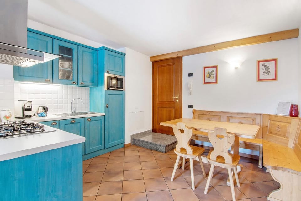 Property building, Kitchen or kitchenette, Living room