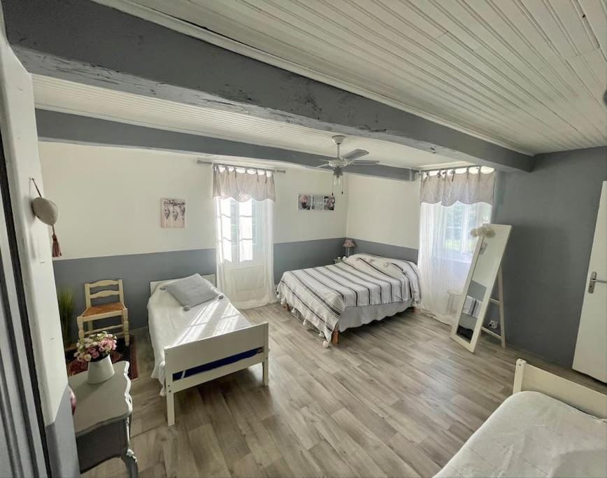 Maison dans le sud avec piscine chauffée - Midoon Guest House in Occitanie