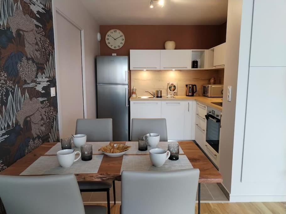 Appartement neuf classé, balcon et petite vue mer Apartment in Brittany