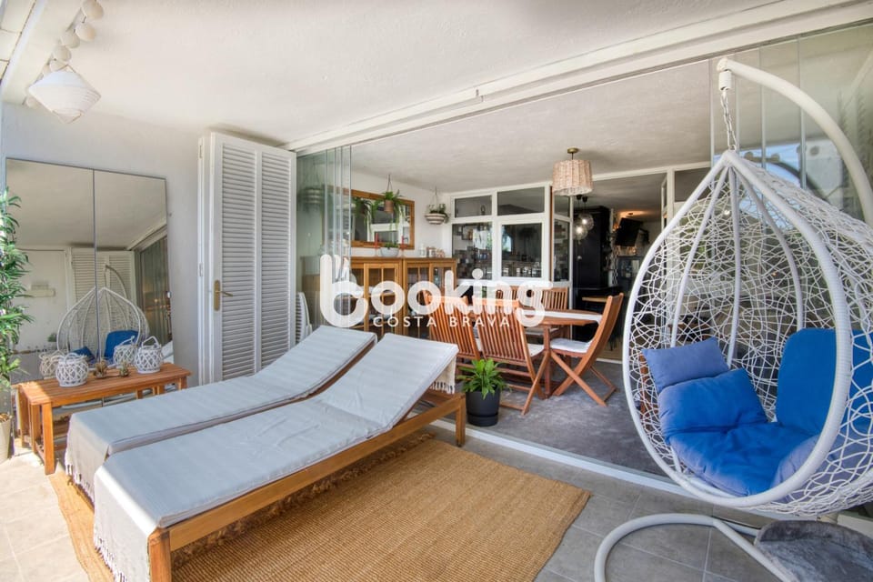 Patio, Balcony/Terrace, Living room, sunbed