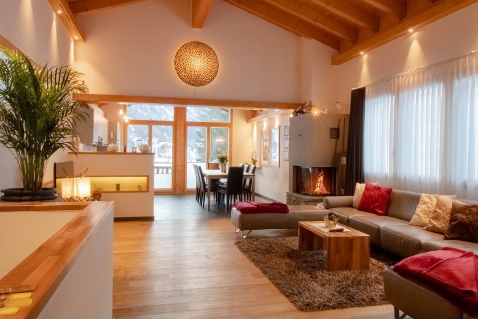 Coffee/tea facilities, Kitchen or kitchenette, Living room, Dining area