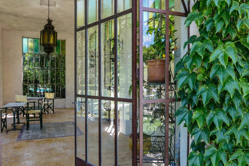 Communal lounge/ TV room