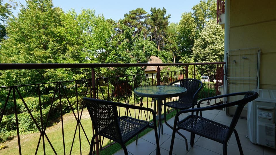 Balcony/Terrace, Garden view