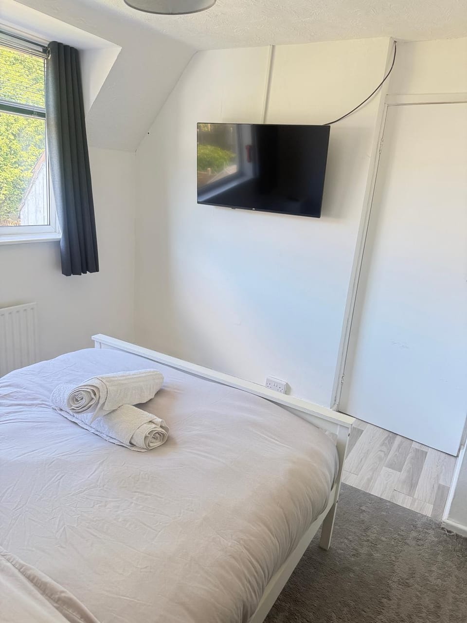 Families and Contractors Dudley DY1 House in England