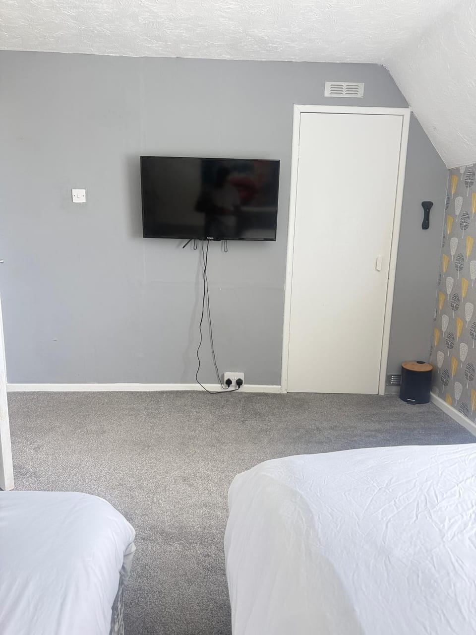 Families and Contractors Dudley DY1 House in England