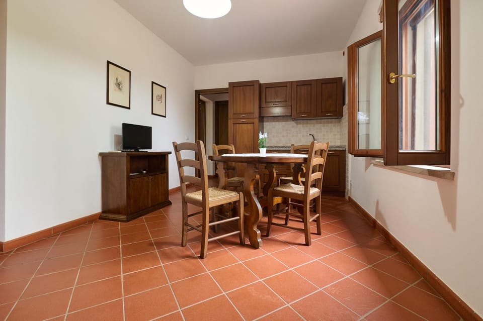 Property building, Kitchen or kitchenette, Living room