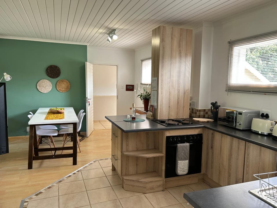 Coffee/tea facilities, Kitchen or kitchenette, Dining area, minibar, pet friendly, stove, toaster