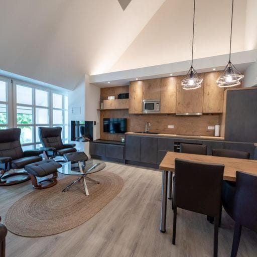 Kitchen or kitchenette, Seating area, Dining area