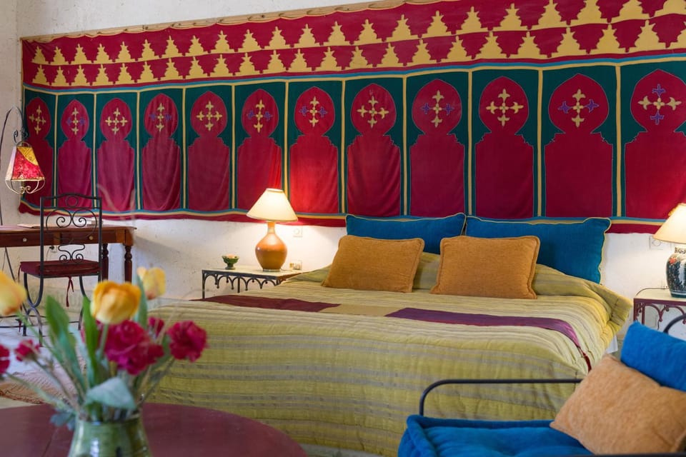 Bed, Bedroom, fireplace, acessibility, air conditioner