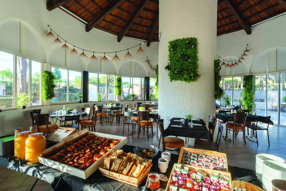 Restaurant/places to eat, Restaurant/places to eat