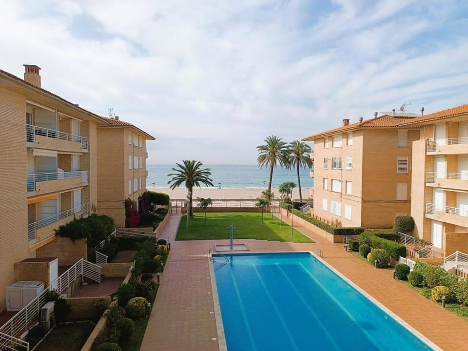 Pool view, Sea view