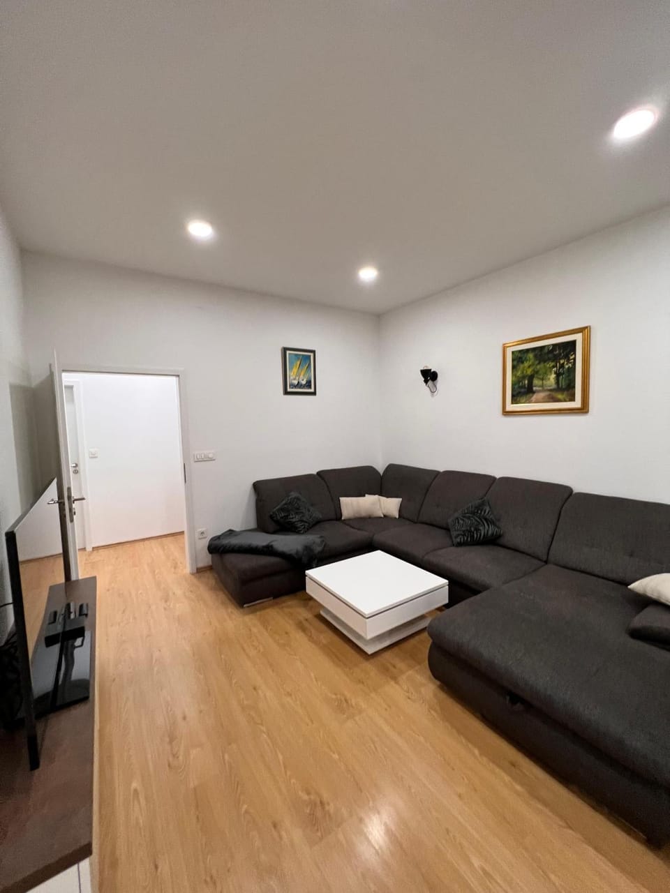 TV and multimedia, Seating area