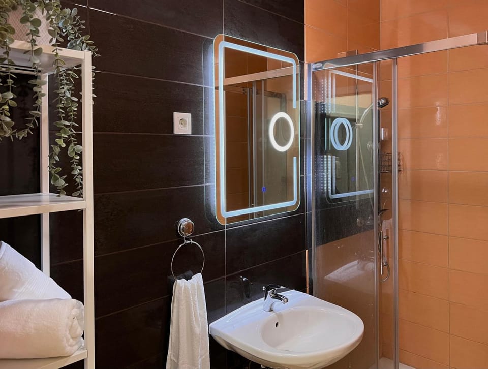 Toilet, Bathroom, towels