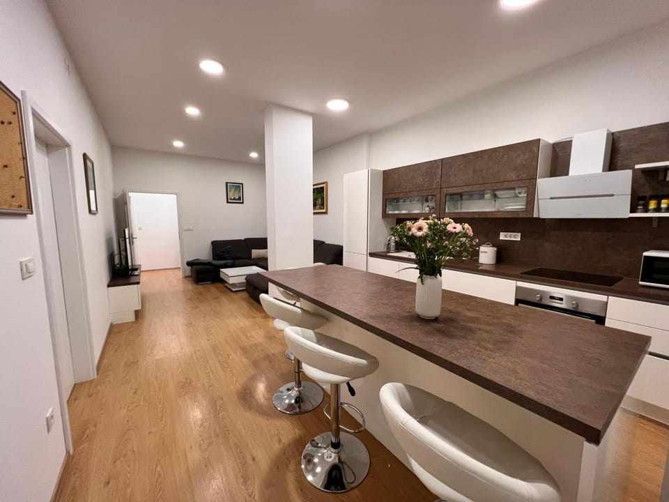 Living room, Dining area, kitchen