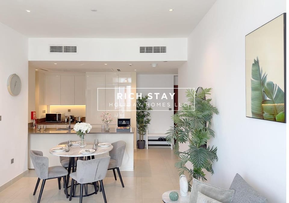 Kitchen or kitchenette, Dining area, minibar