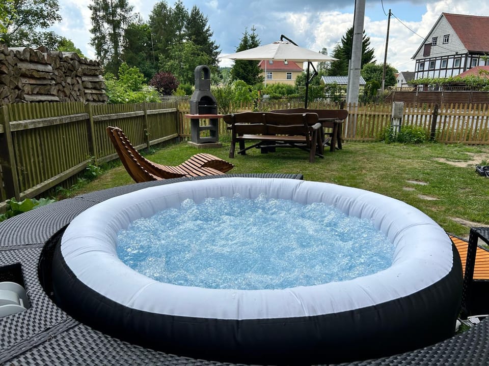 Garden, Hot Tub