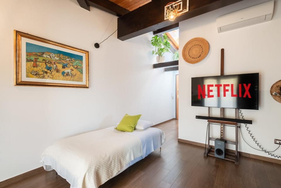 Bed, TV and multimedia
