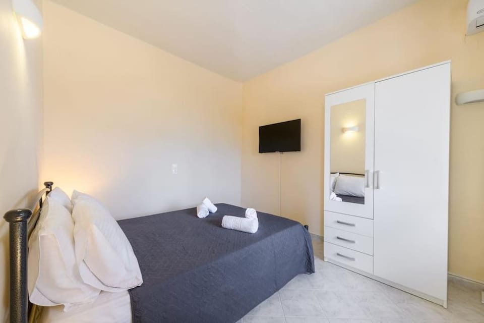 Bedroom, towels, wardrobe, air conditioner