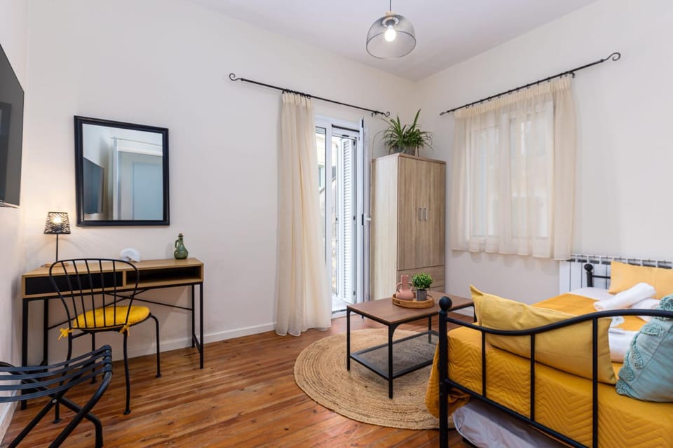 Bed, Living room, Seating area
