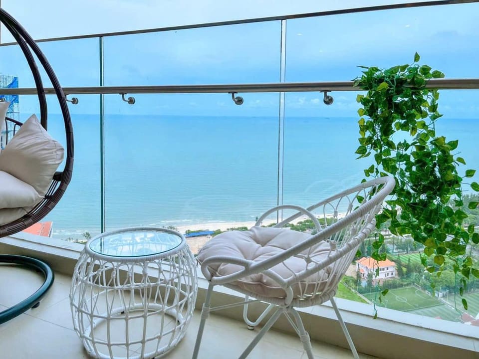 Patio, Natural landscape, View (from property/room), Balcony/Terrace, Living room, Seating area, Sea view