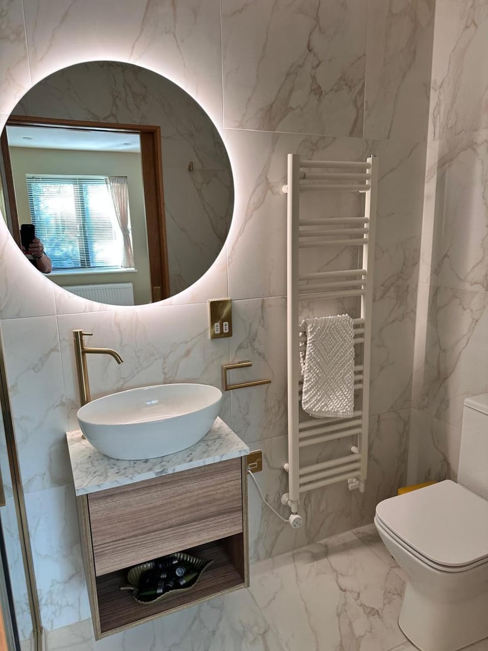 Toilet, Bathroom, towels