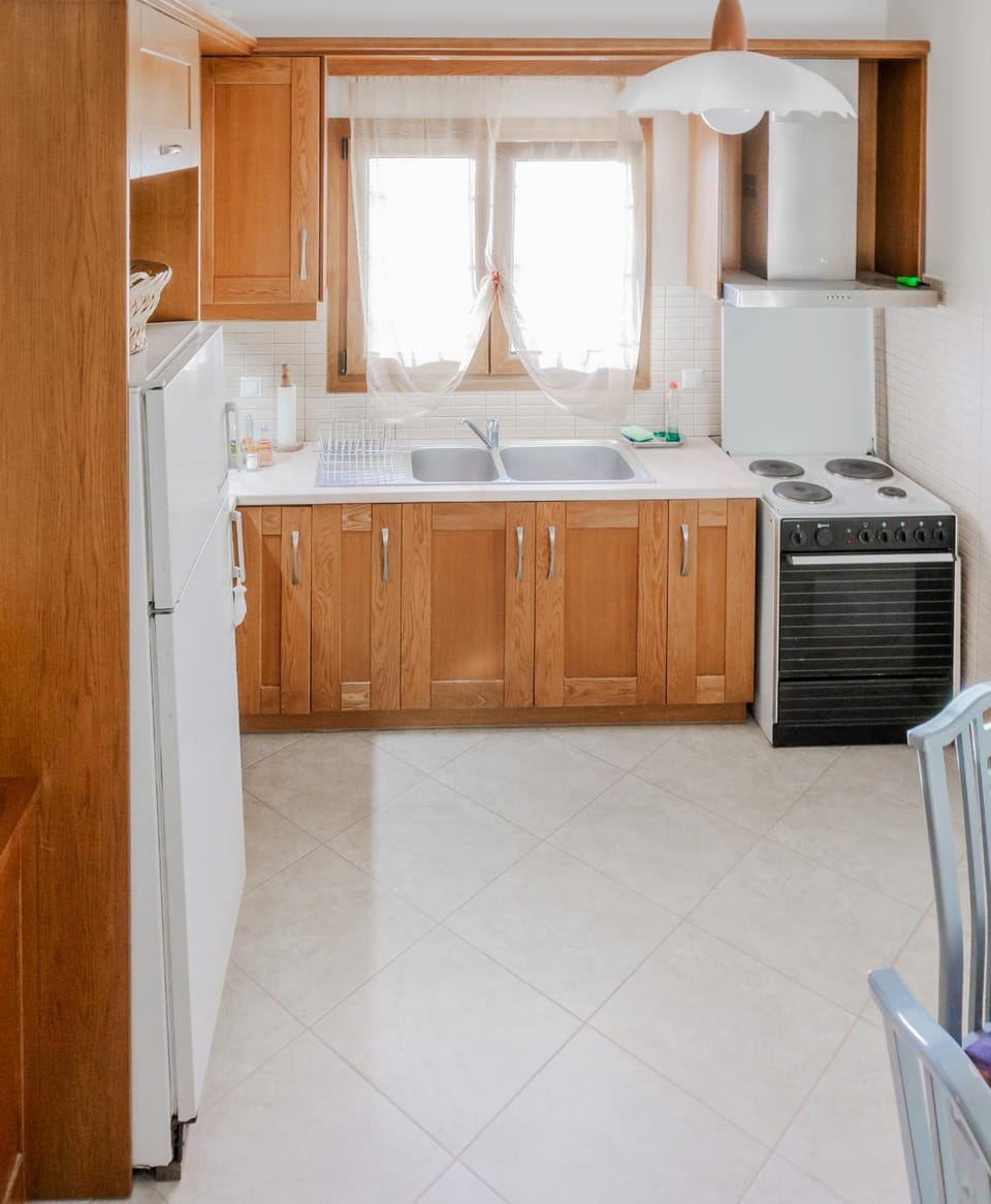 Kitchen or kitchenette, pet friendly, stove