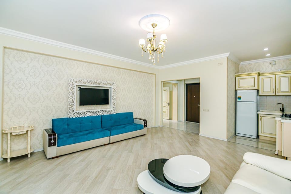 TV and multimedia, Kitchen or kitchenette, Living room, Seating area