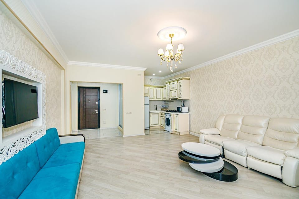 TV and multimedia, Kitchen or kitchenette, Living room, Seating area