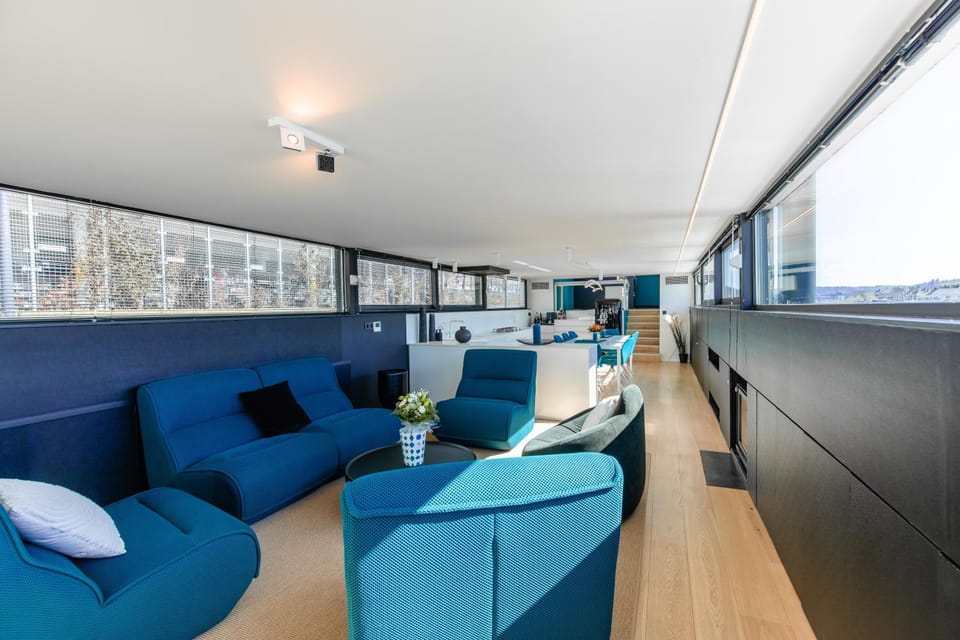 TV and multimedia, Living room, Seating area, Dining area, hair dresser, kitchen